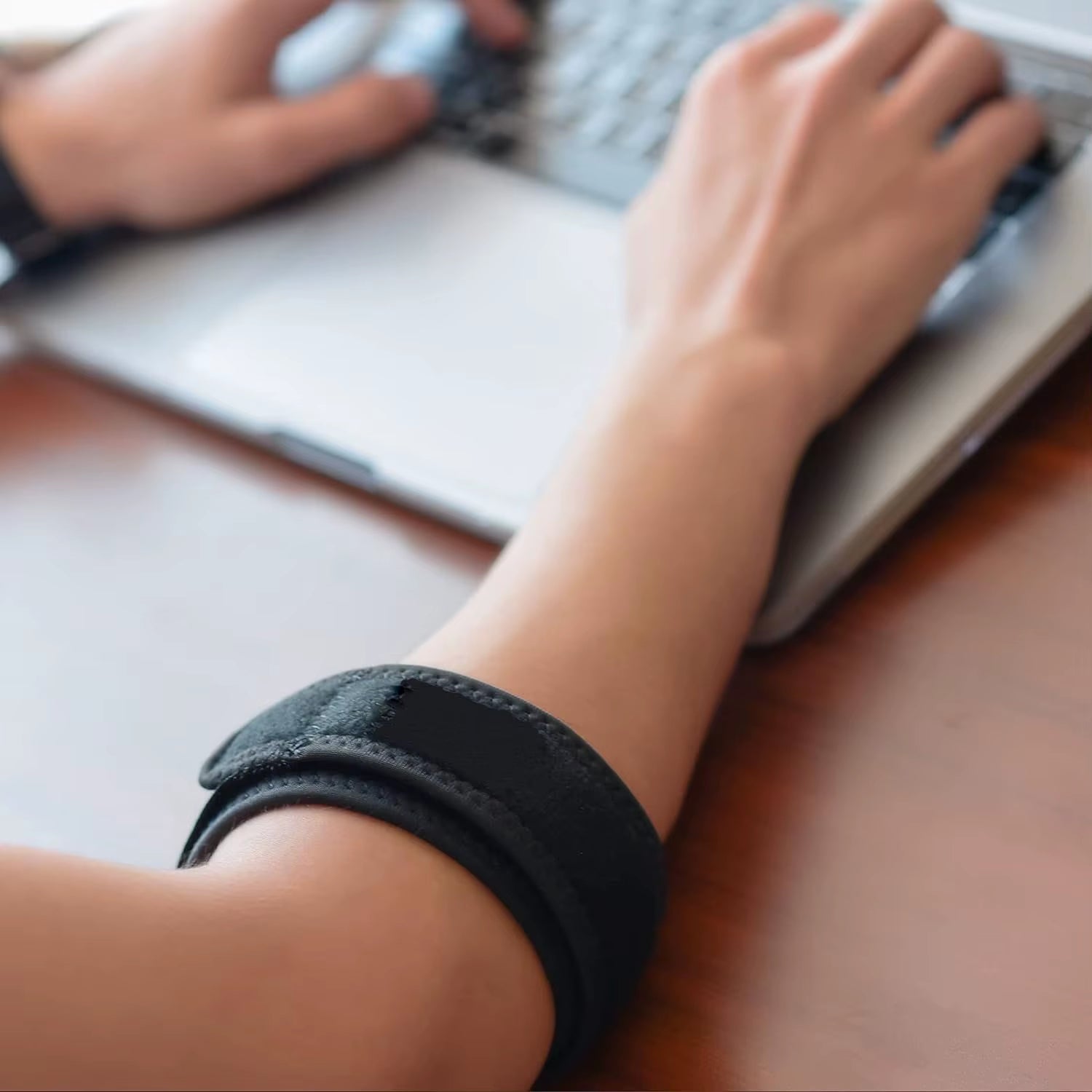 Adjustable Tennis Elbow Brace Golfers Elbow Strap Band Forearm Relief with Compression Pad for Tendonitis Men & Women